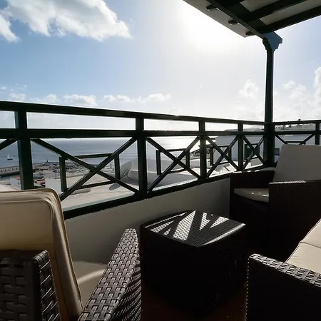 New Port Sea Views! 티아즈