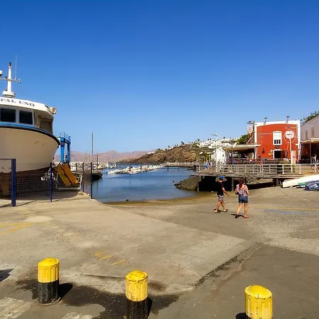New Port Sea Views! 아파트